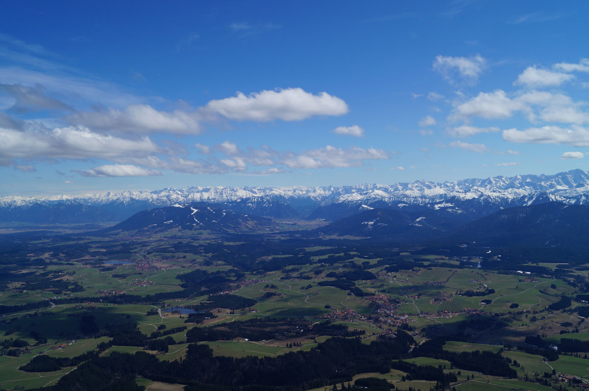 Blick aus der Luft zu den Alpen