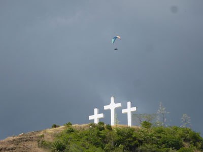 Drei Kreuze über Roldanillo